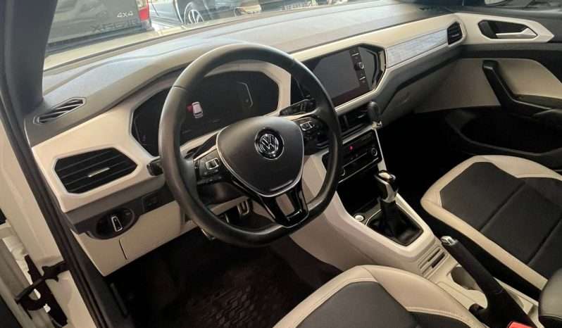 
								T-CROSS 1.6 HIGHLINE AT full									