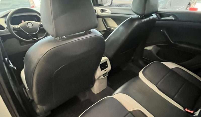 
								T-CROSS 1.6 HIGHLINE AT full									